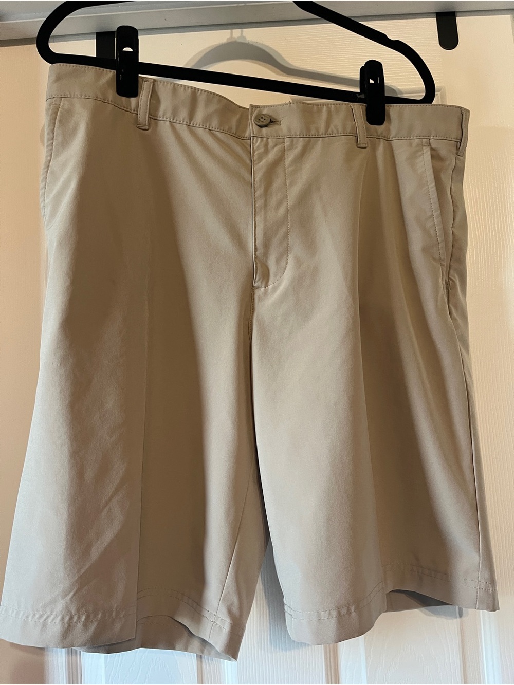 Izod Men's Khaki Flat-Front Performance Golf Shorts
